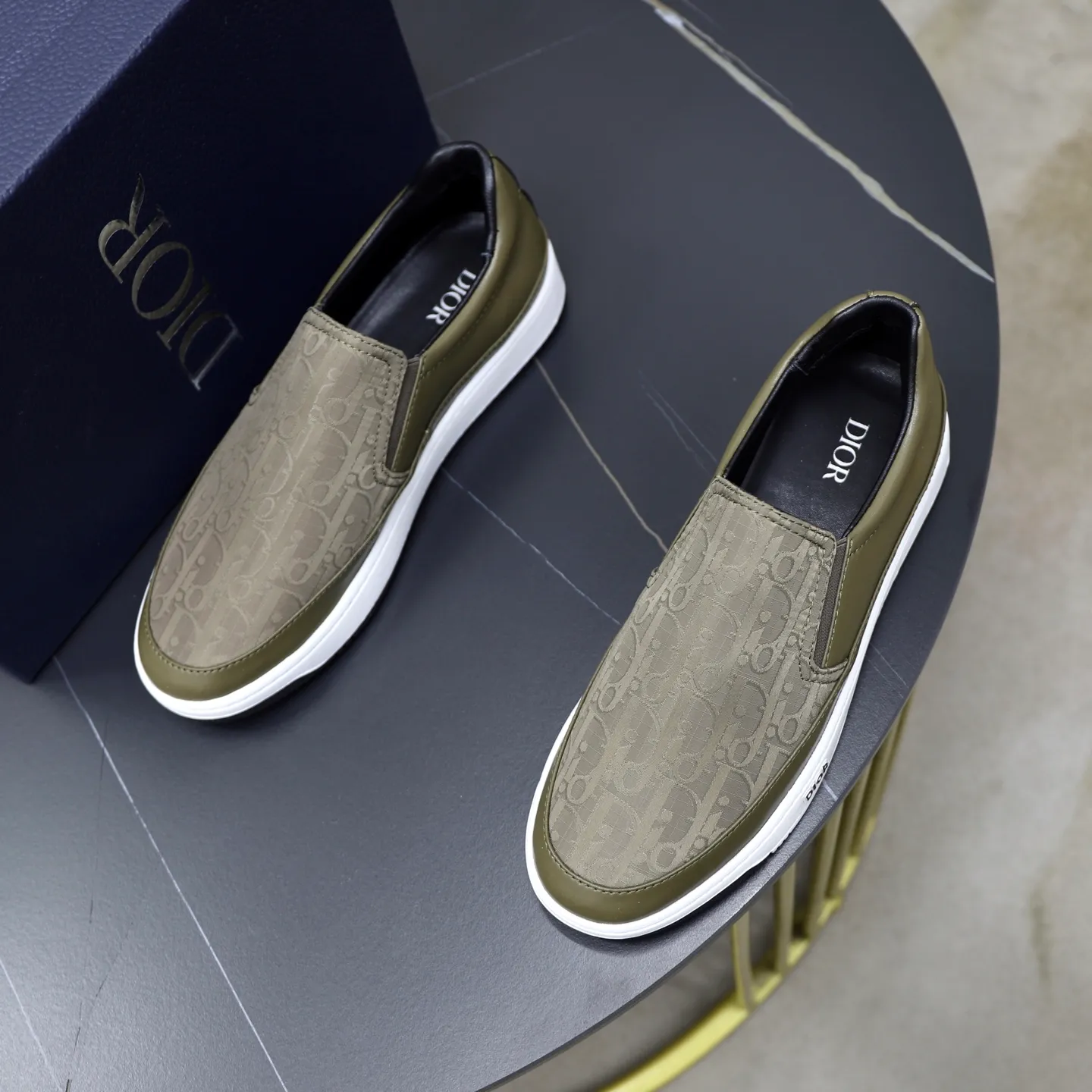 Ex-factory price: 420💰🙅‍♂️🙅‍♂️🙅‍♂️ Brand: Dior DIOR Standard code: 38-44 (45 customized) Grade: Same as the official website Material: Original material splicing Comfortable and breathable lining Lightweight and wear-resistant sports outsole Style category: Men's fashionable casual shoes Running sneakers Distinguished luxury brand elements Top luxury Color: actual picture color
